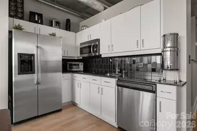 505 E 6th Street #915, Charlotte, NC 28202 - Photo 5