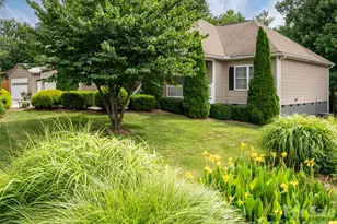 125 Craggy St, Black Mountain, NC 28711 - Photo 3