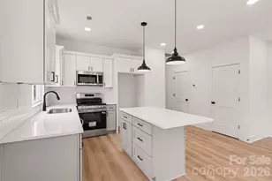 206 W Todd Ln, Charlotte, NC 28208 - Photo 5