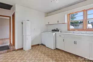 57 Spruce St, Waynesville, NC 28786 - Photo 3
