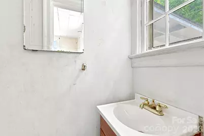 704 N Washington Street, Shelby, NC 28150 - Photo 13