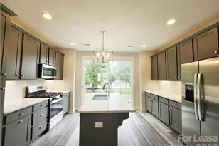 618 W End Dr, Charlotte, NC 28208 - Photo 1