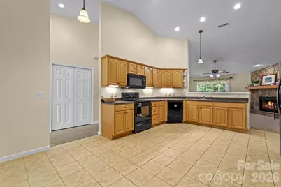 17 Coventry Circle E, Franklin, NC 28734 - Photo 5