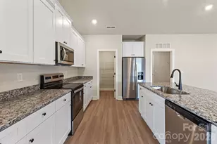 8121 Cravat Ct, Charlotte, NC 28215 - Photo 13