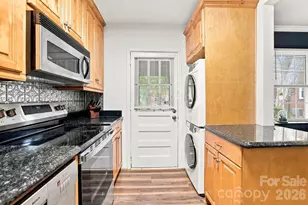 200 N Laurel Ave, Charlotte, NC 28207 - Photo 11