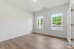 4013 Juno Dr, Charlotte, NC 28215 - Photo 5