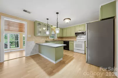 3233 26th Street NE, Hickory, NC 28601 - Photo 11