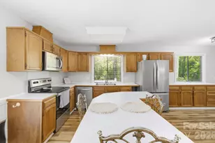 3020 Chestnut Tree Rd, Hendersonville, NC 28792 - Photo 11