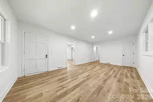 2500 Markham Ct, Charlotte, NC 28205 - Photo 3