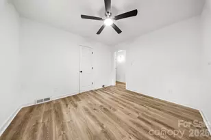 2500 Markham Ct, Charlotte, NC 28205 - Photo 9
