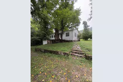 912 Halstead Boulevard, Hendersonville, NC 28791 - Photo 1