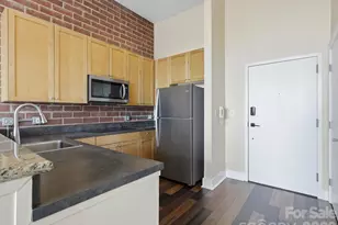 710 W Trade St, Charlotte, NC 28202 - Photo 5