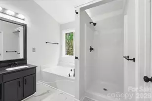 13901 Kings Carriage Ln, Charlotte, NC 28278 - Photo 23