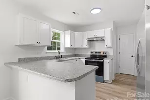 908 Lakehill Rd, Charlotte, NC 28214 - Photo 9