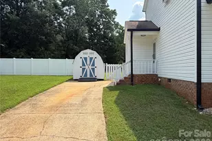 9850 Standing Wood Ct, Charlotte, NC 28227 - Photo 3
