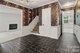 4221 Bridgewood Ln, Charlotte, NC 28226 - Photo 3