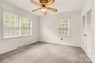 4221 Bridgewood Ln, Charlotte, NC 28226 - Photo 11