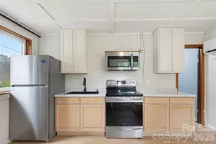 2541 Dellwood Rd, Waynesville, NC 28786 - Photo 7
