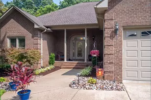 725 Hanna Woods Dr, Cramerton, NC 28032 - Photo 3