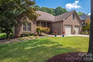 725 Hanna Woods Dr, Cramerton, NC 28032 - Photo 1