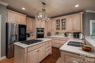 725 Hanna Woods Dr, Cramerton, NC 28032 - Photo 19