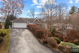 122 Broadmoor Dr, Flat Rock, NC 28731 - Photo 3