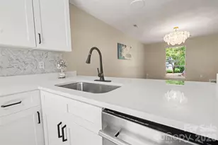 3959 Briarhill Dr, Charlotte, NC 28215 - Photo 7