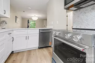 3959 Briarhill Dr, Charlotte, NC 28215 - Photo 9