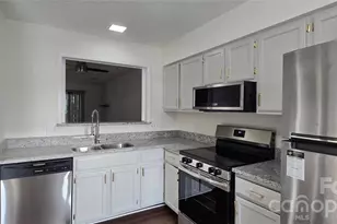3109 Heathstead Place, Charlotte, NC 28210 - Photo 3