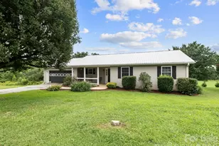11 Cathy Ct, Hendersonville, NC 28792 - Photo 3