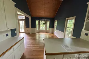 880 W Rochester Dr, Cashiers, NC 28717 - Photo 11