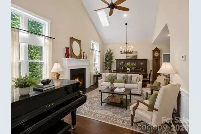 725 W Pine Street, Hendersonville, NC 28739 - Photo 9