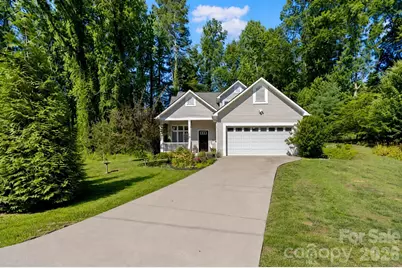 725 W Pine Street, Hendersonville, NC 28739 - Photo 1