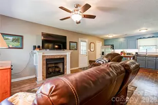 1014 Yancey St, Shelby, NC 28150 - Photo 3