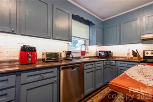 1014 Yancey St, Shelby, NC 28150 - Photo 9