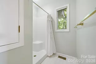 1870 Riverview Ct, Hendersonville, NC 28739 - Photo 21