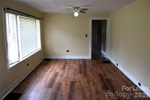 2736 Peachtree Rd, Statesville, NC 28625 - Photo 3