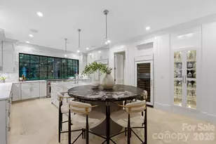 4231 Fox Brook Ln, Charlotte, NC 28211 - Photo 13