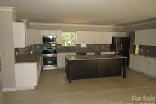 92 St Charles Ct, Hickory, NC 28601 - Photo 7