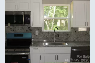 92 Saint Charles Court, Hickory, NC 28601 - Photo 5