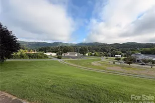 175 Hampshire Dr, Waynesville, NC 28786 - Photo 3