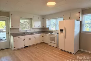 175 Hampshire Dr, Waynesville, NC 28786 - Photo 9