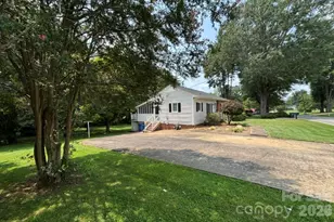 1404 23rd Ave NE, Hickory, NC 28601 - Photo 5