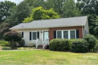 1404 23rd Avenue NE, Hickory, NC 28601 - Photo 3