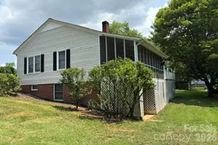 1404 23rd Ave NE, Hickory, NC 28601 - Photo 9