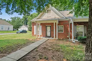 2729 Meadow Knoll Dr, Charlotte, NC 28269 - Photo 3