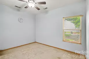 2729 Meadow Knoll Dr, Charlotte, NC 28269 - Photo 17