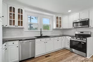 410 E 16th St, Kannapolis, NC 28083 - Photo 9