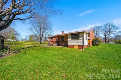 2421 35th Street Court NE, Hickory, NC 28601 - Photo 3
