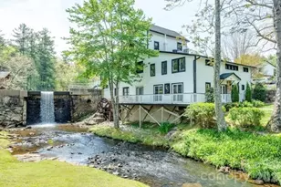 1150 W Blue Ridge Rd, Flat Rock, NC 28731 - Photo 1